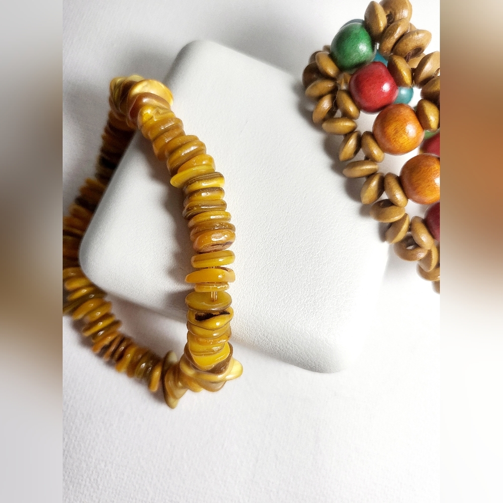 Shells, colored wood beaded - Picture 11 of 14